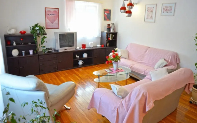 Mila - Family Friendly & Comfortable - A1