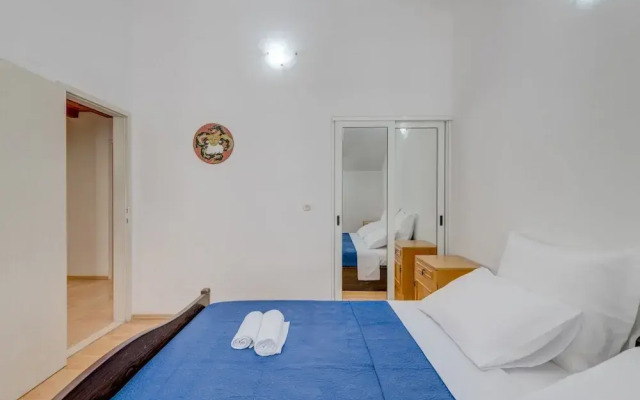 Spacious apartment Zvone with 3 balconies and parking