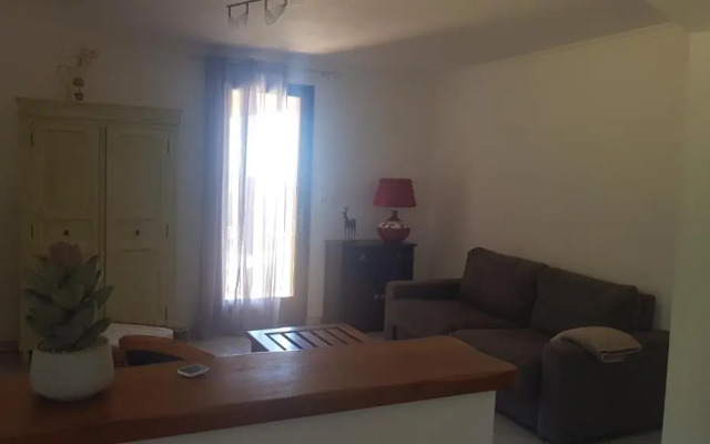 Bas de Villa chez Mr.Girolami Dominique