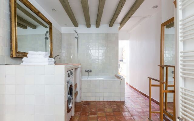 New Heights Near the Tuileries