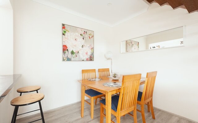 Comfy & Convenient Homebush West