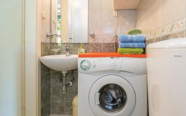 Nice Home in Makarska With Wifi and 2 Bedrooms