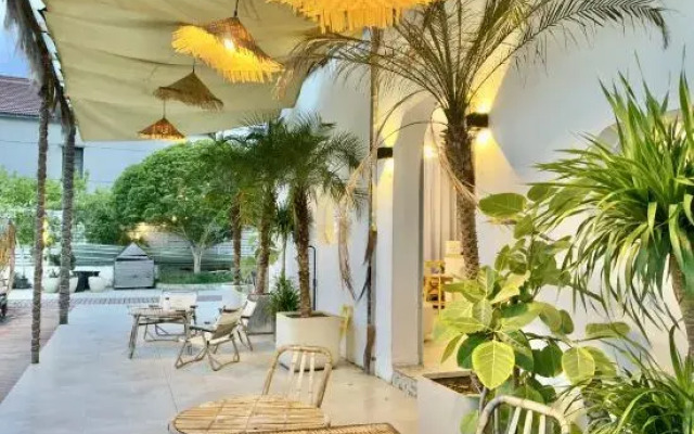 Left bank•la vie Pool Resort
