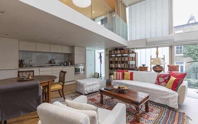 JOIVY Artsy Studio Flat in Fulham near River Thames