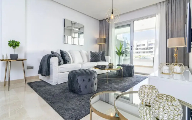 AE8 - Luxury 3 bedroom apartment in San Pedro