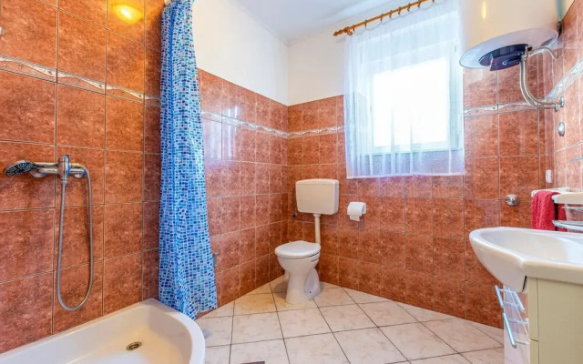 Beautiful Apartment in Duce With Wifi and 1 Bedrooms