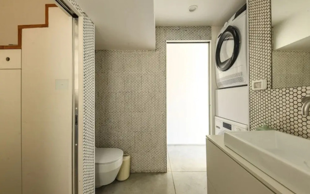 Modern & Bright 3BR apt with 2Balconies