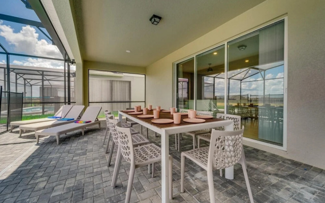 Equisite Windsor Island House