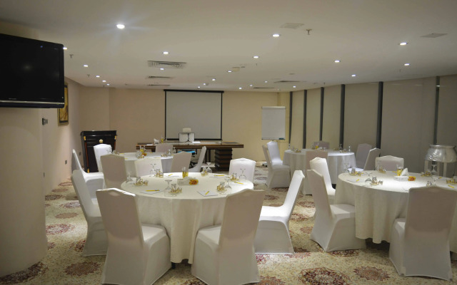 Reef Global Hotel