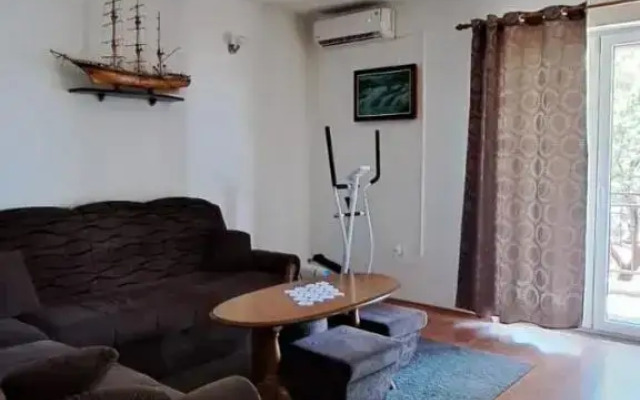 Dama Apartment