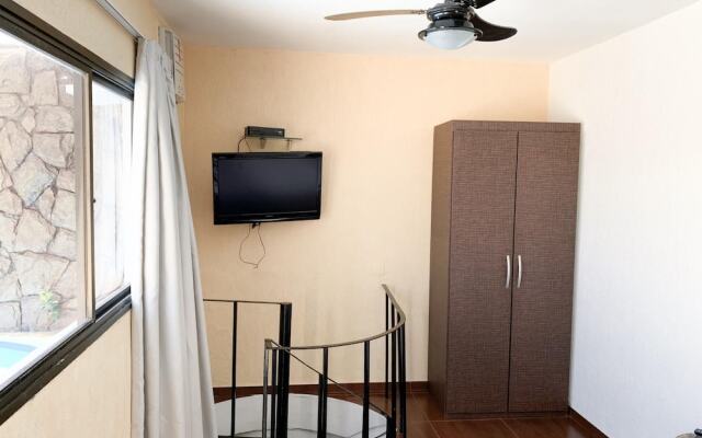 Pineapples F1106 Copacabana Penthouse and Pool