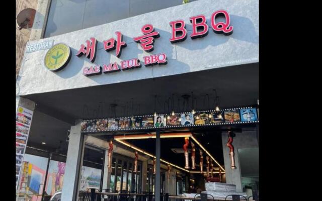 Bed & Pillow Subang Jaya by HomeBrickz