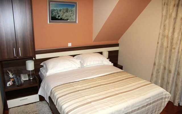 Hotel Degenija