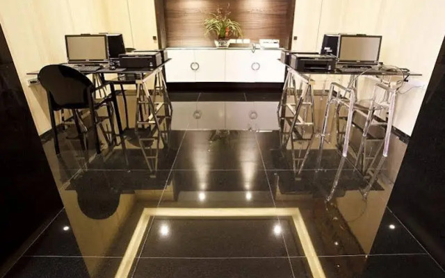 Royal Group Hotel Ho Yi Branch