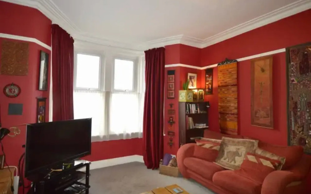 Eclectic Home In Trendy Bristol Suburb