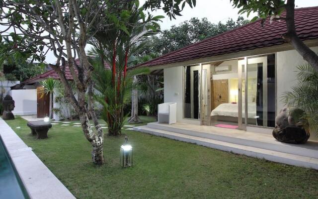 Villa Putih Seminyak