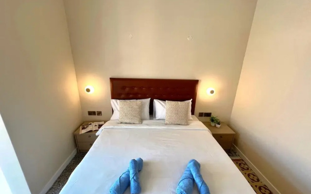 Local Living 2BR 2BA With Patio - Duplex Apartment