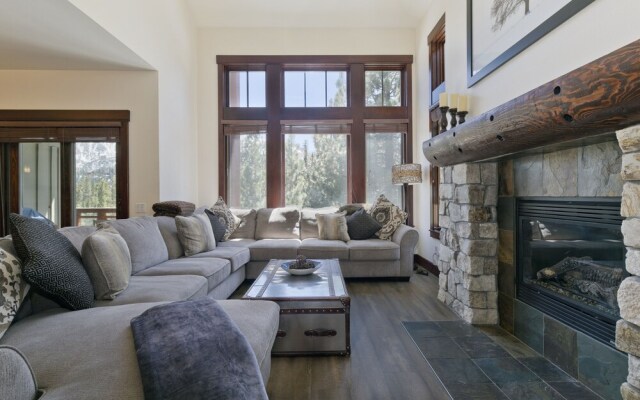 Juniper Crest #25 4 Bedroom Condo by RedAwning