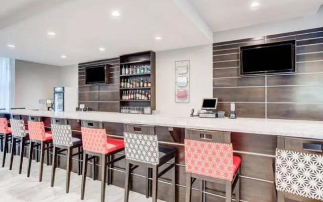 Holiday Inn Hotel & Suites Lafayette North