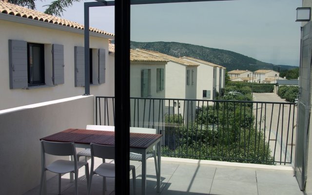 Attractive Holiday Home In Malaucene With Terrace