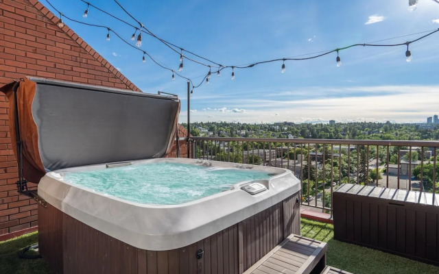 The Lost No Service Fees Penthouse Hot Tub