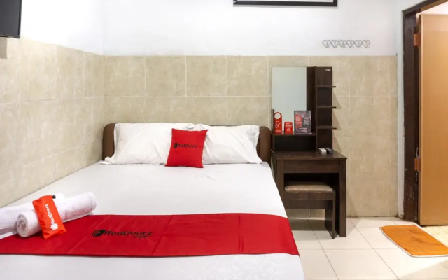 RedDoorz @ Hotel Surabaya Sumenep