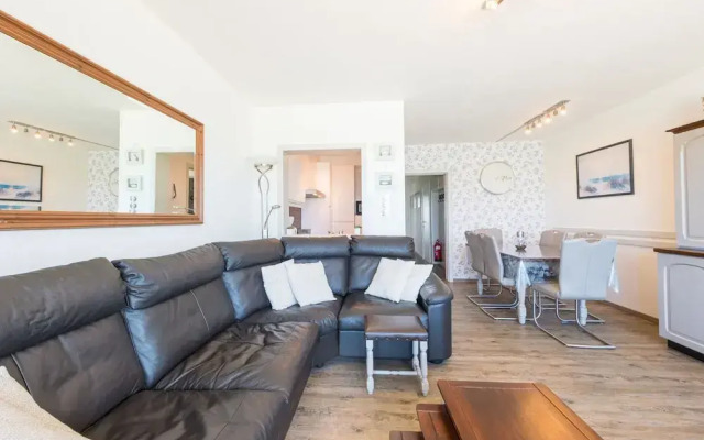 Apartment With sun Facing Terrace