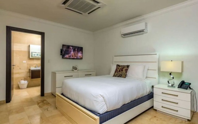 3BR 3BA Duplex w Amazing Views Pool Amenities