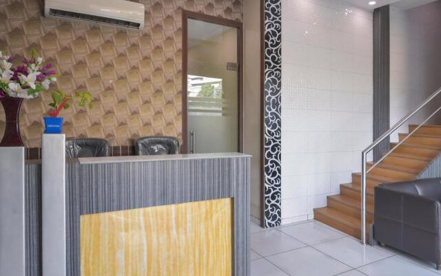 Hotel Palace Residency near Lokmanya Tilak Terminus