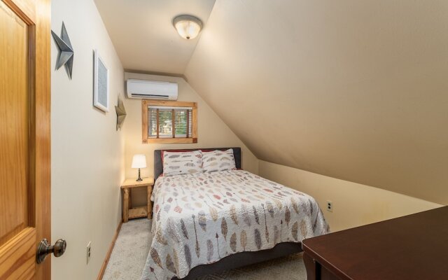 West Haus Escape 3 Bedroom Home by NW Comfy Cabins by RedAwning