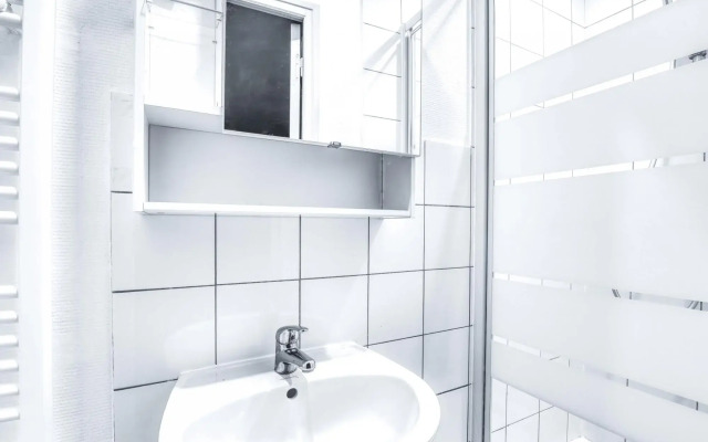 B 5495  - Porte de Versailles- Studio spacieux