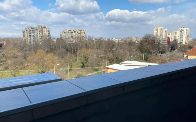 Modern 1br Apartment with Garden View & Free Street Parking