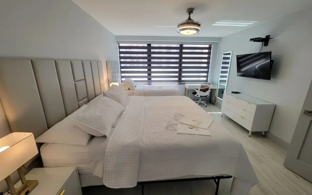 Alexander 817 3 Bedroom Apts