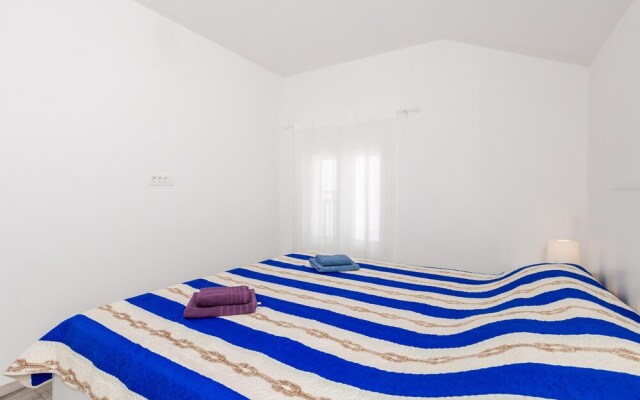 Beautiful Apartment in Vlasici With 1 Bedrooms and Wifi