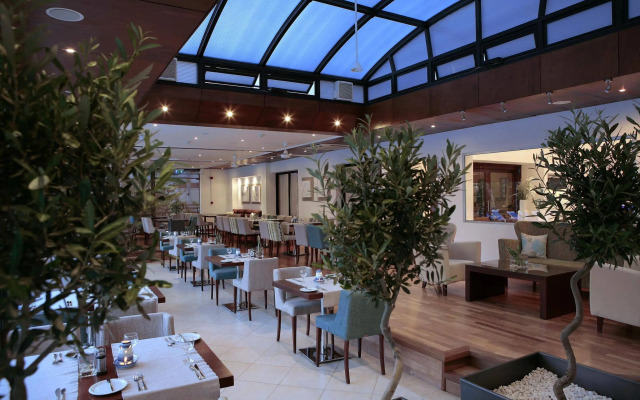 Anemi Hotel & Suites