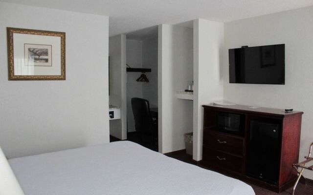 Shiretown Inn & Suites