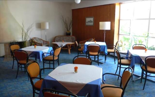 Hotel Meran Hallenbad & Sauna