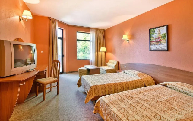 SG Estreya Palace