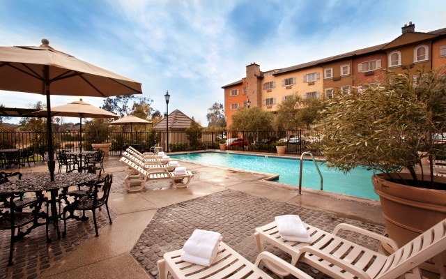 Ayres Hotel Costa Mesa/Newport Beach