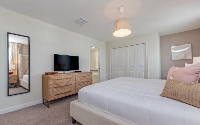 6 Bdrmgolf Coursegated Resort