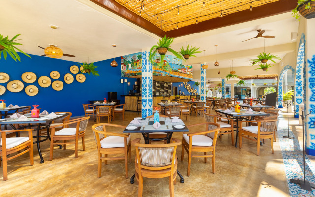 Villa del Palmar Residences