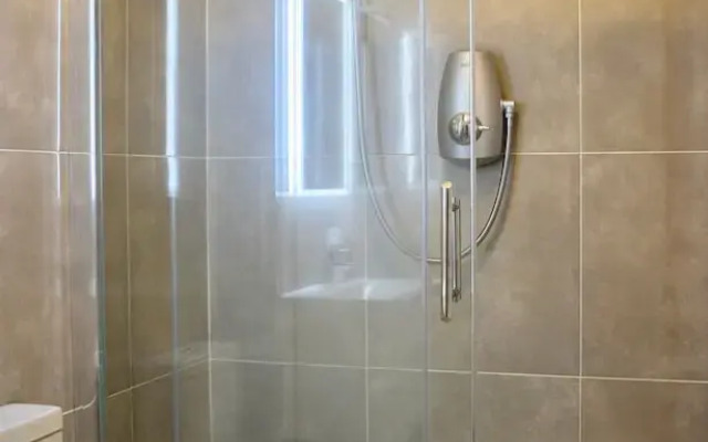2 Bedroom Apartment Near City Centre