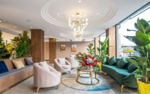 Huiyue Hotel (Guangzhou Baiyun Station Julong Subway Station Branch)