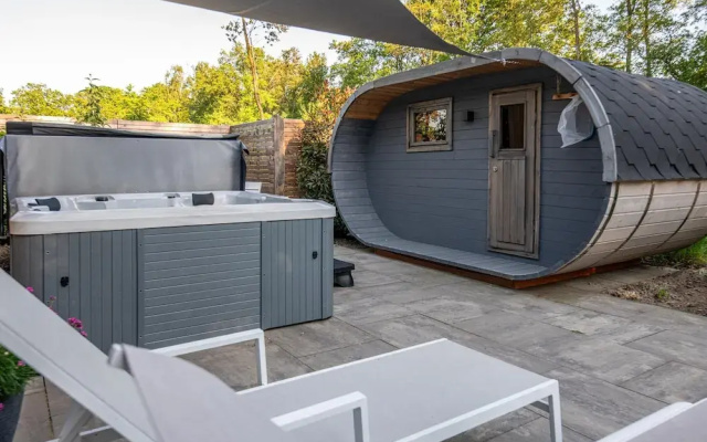 Luxury Wellness Lodge for a Couple