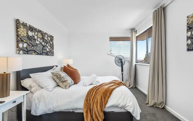 The Monaco Mansion Dianella - Sepal Stay