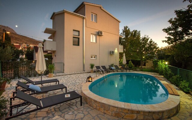 Beautiful Home in Zrnovnica With Wifi and 3 Bedrooms