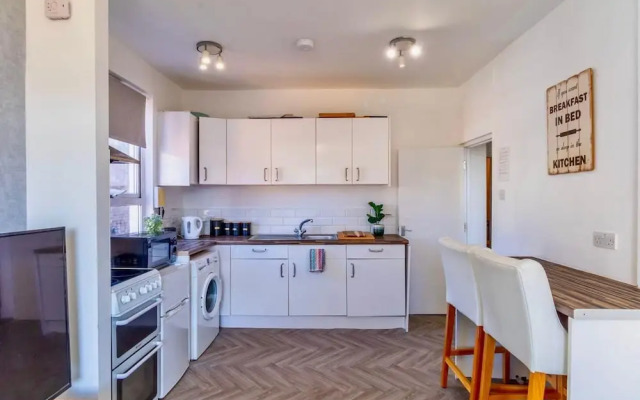 Rayleigh Retreat-spacious Family 3 Bed Apartment