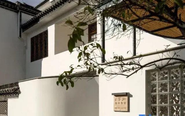 Non-residential accommodation in the west