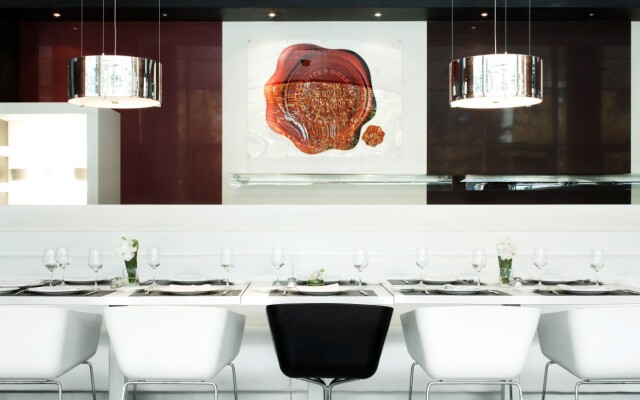 Отель ILUNION Atrium