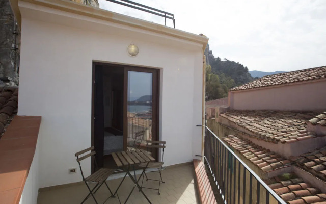 La Finestra Sotto La Rocca